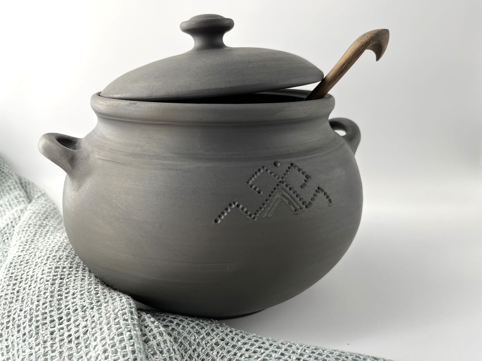 Stew container with lid 4L