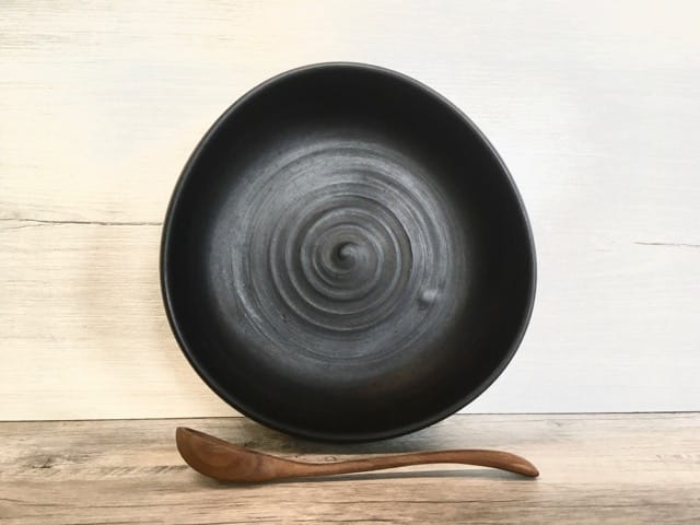 Shallow salad bowl