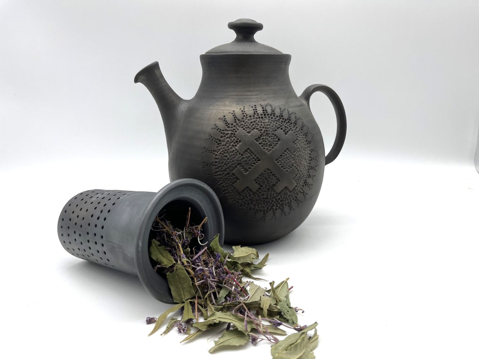 Teapot with strainer, 2.5 l