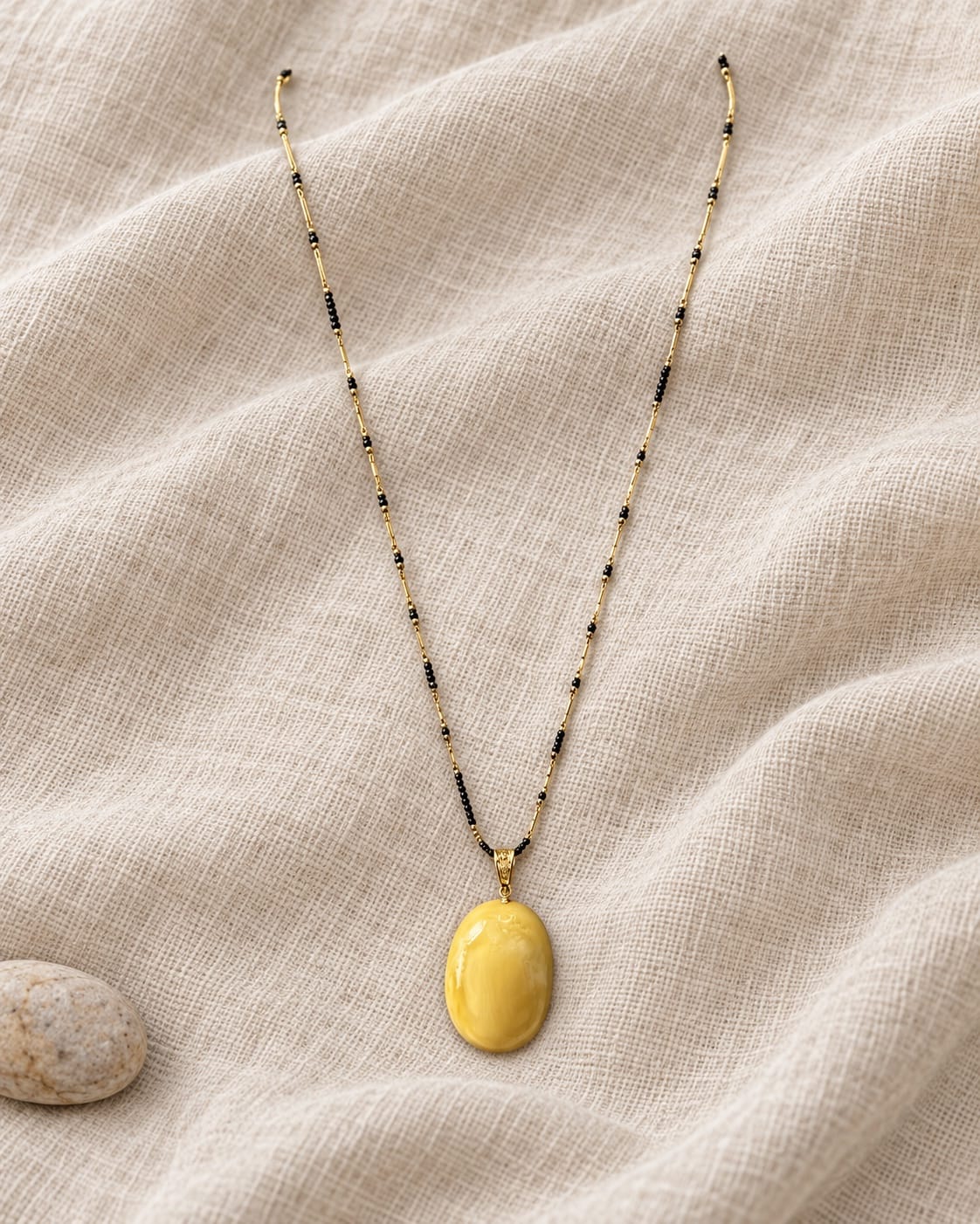 Mākonis Necklace · Ivory-Butterscotch Amber Pendant
