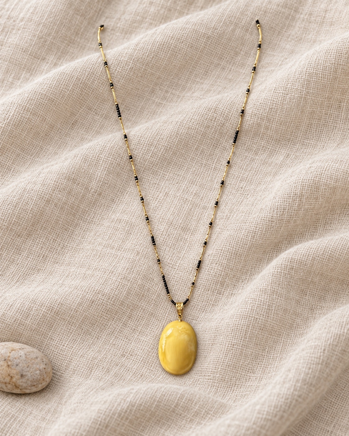Mākonis Necklace · Ivory-Butterscotch Amber Pendant