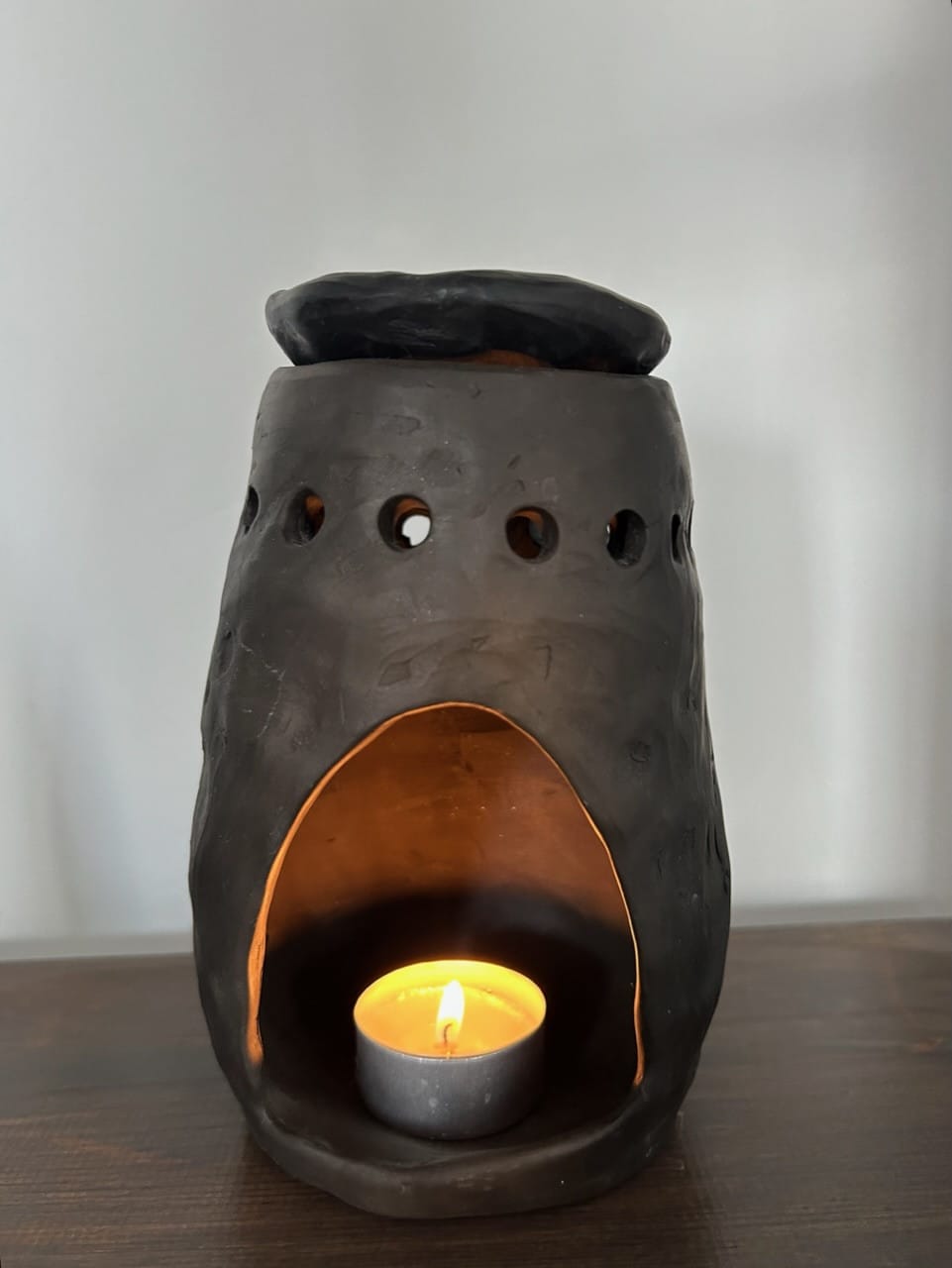 Essential oil container