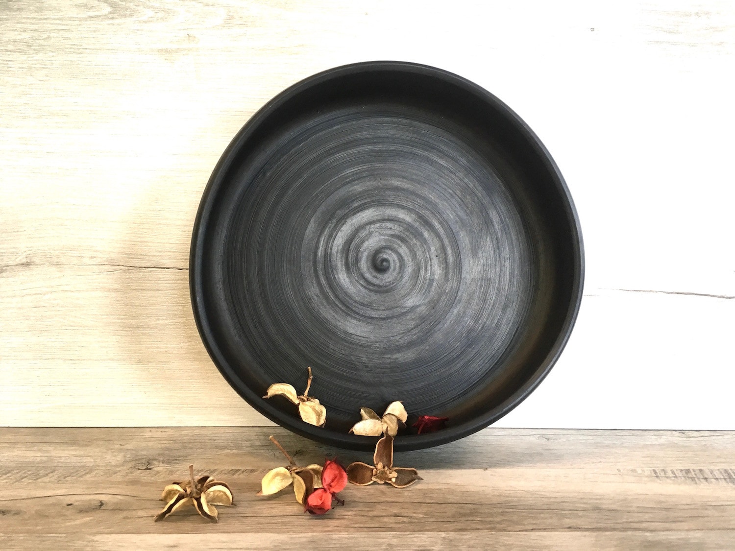 Shallow salad bowl