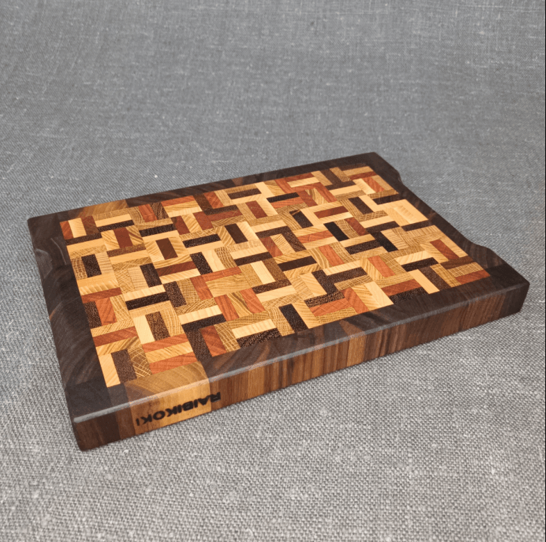 Triskasu end-grain cutting board, 32 × 23 cm by Raibi Koki