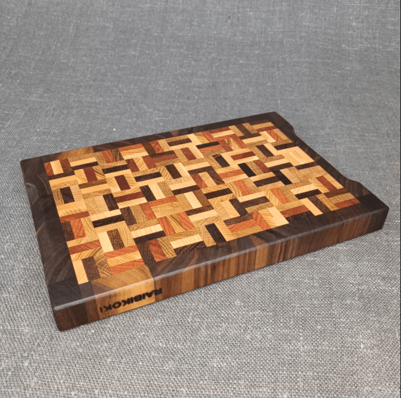Triskasu end-grain cutting board, 32 × 23 cm
