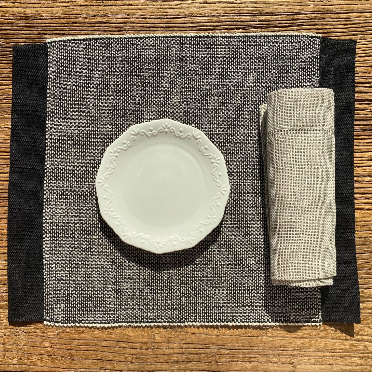 Linen placemat primit in B&W 40x50 cm