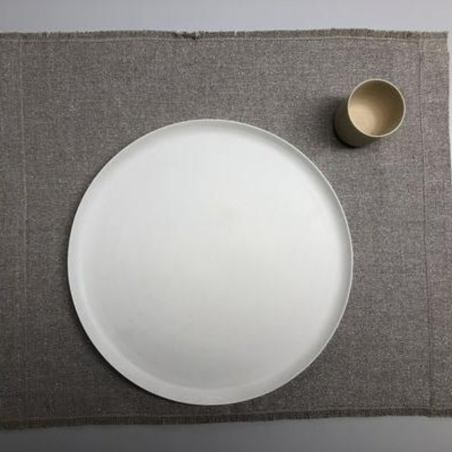 Linen placemat Ieva with shimmer 46x38 cm