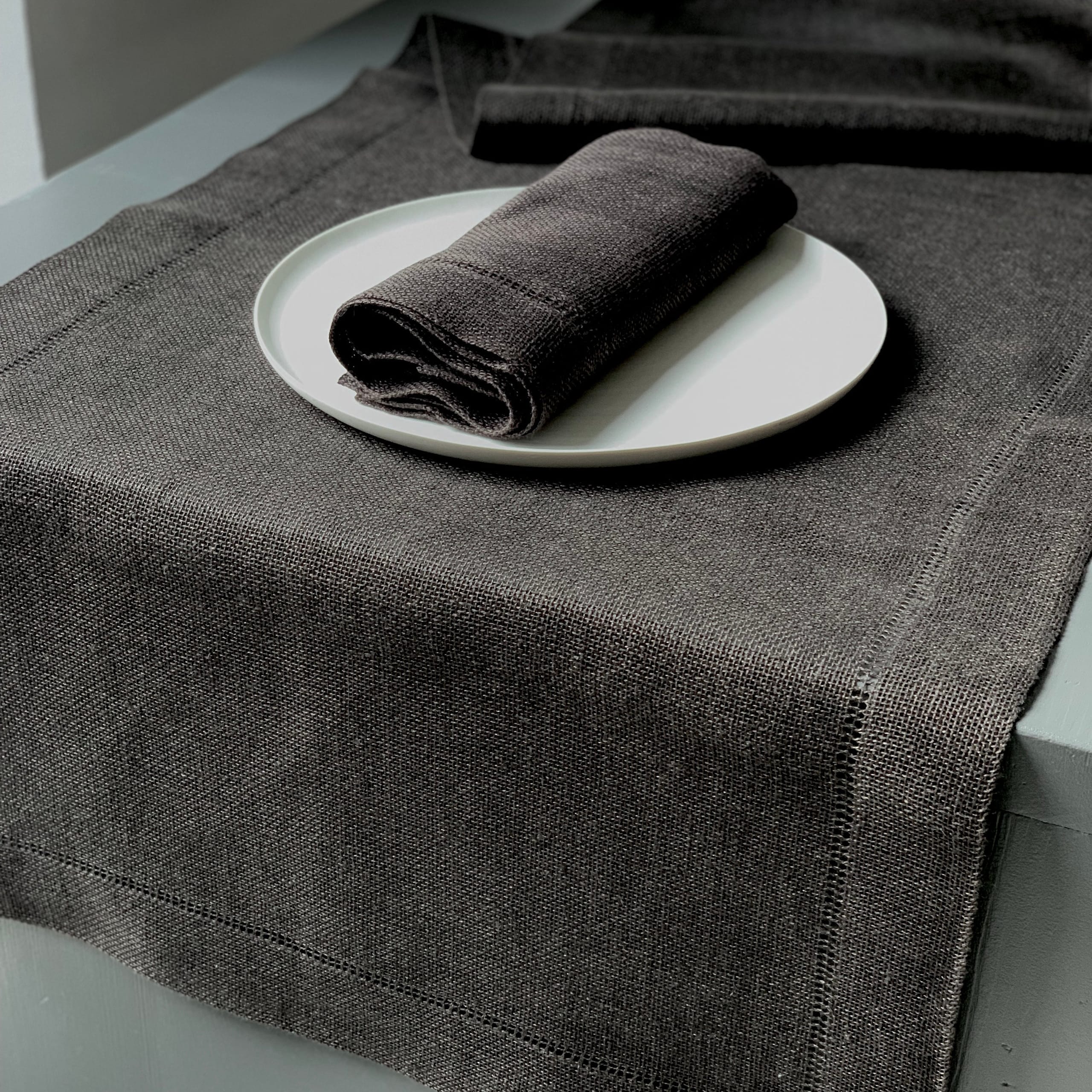 Table runner Transparent in anthracite 50x150 cm