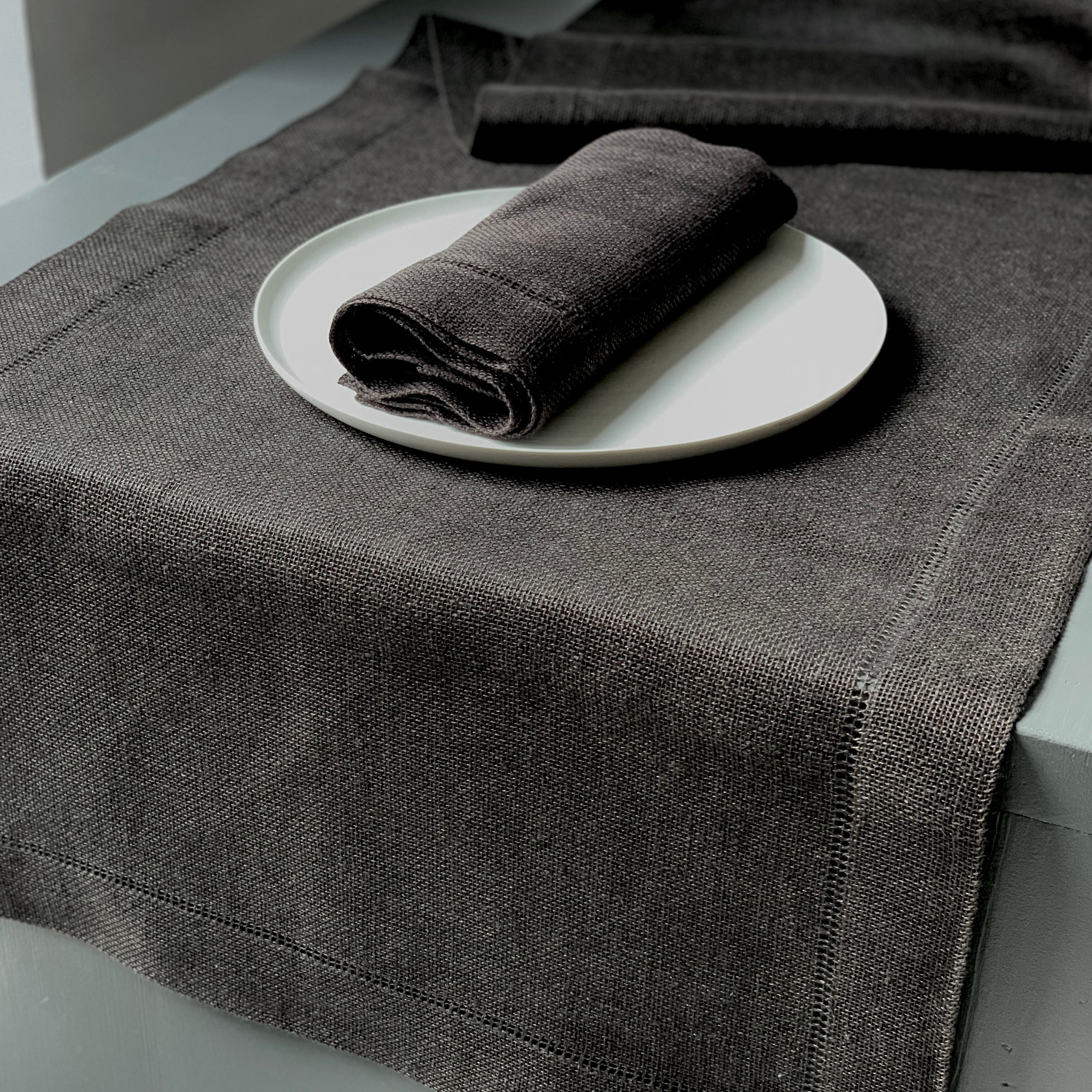 Table runner Transparent in anthracite 50x150 cm
