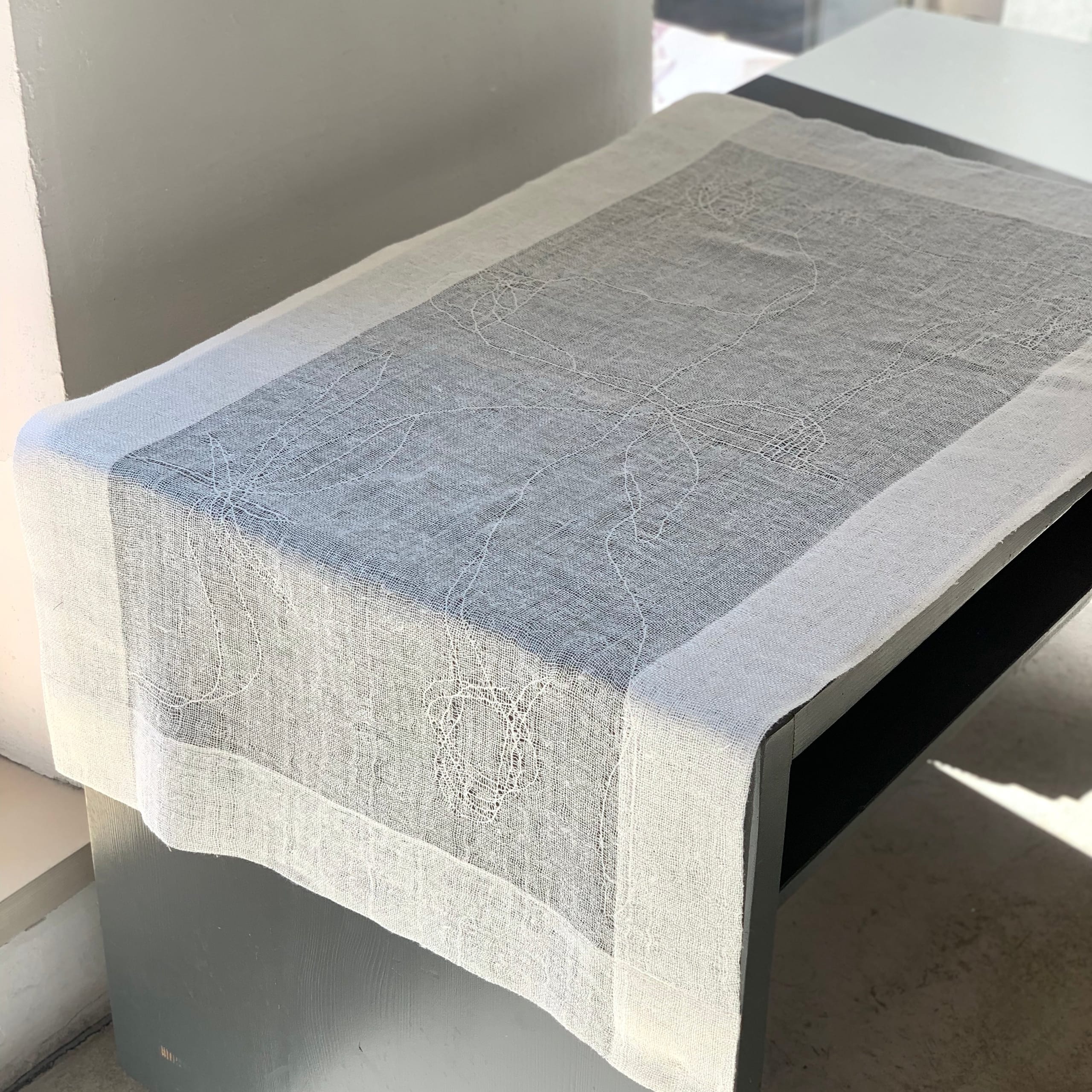Table runner Tinita with embroidery in white 65x115 cm