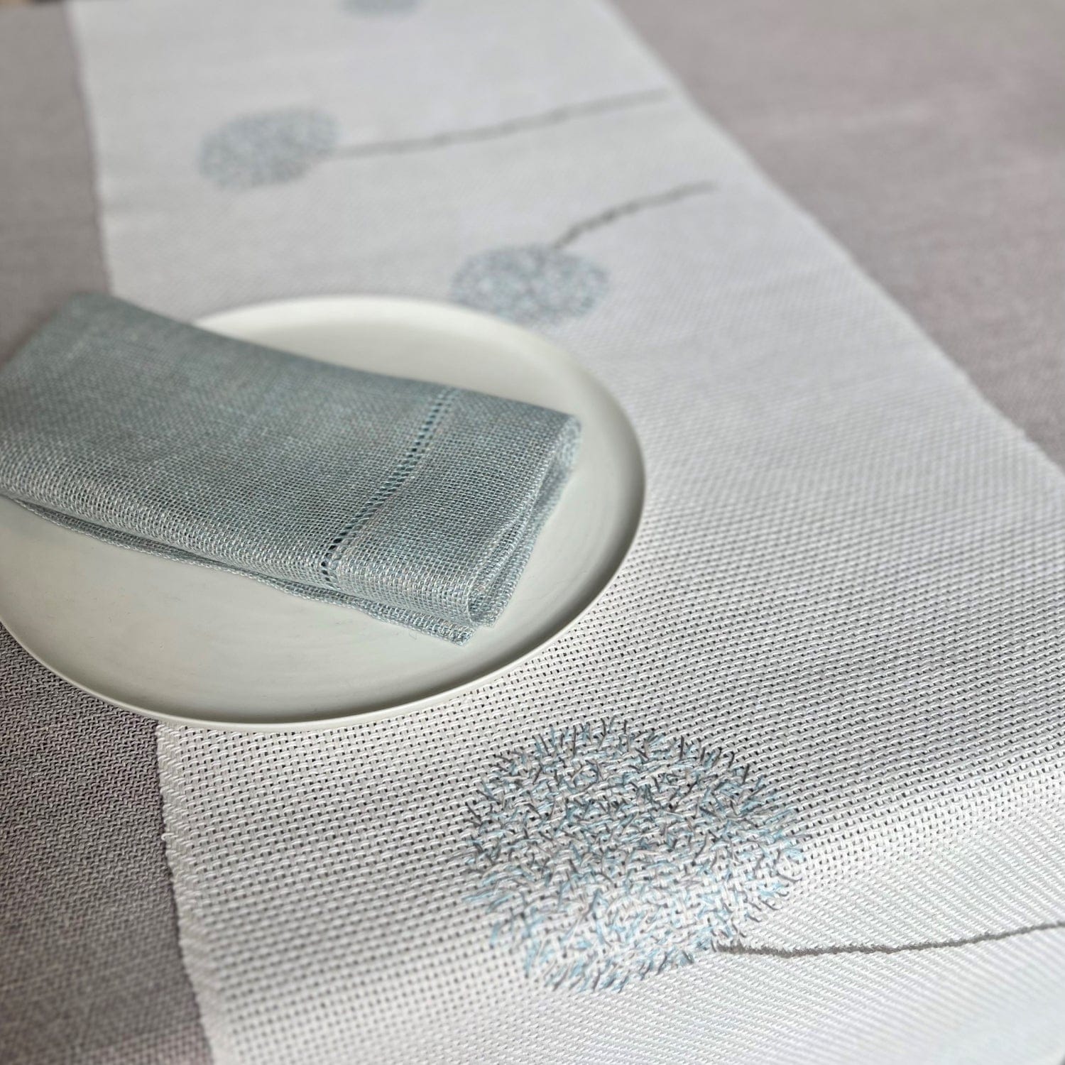 Linen table runner Anna with embroidery 40x165 cm