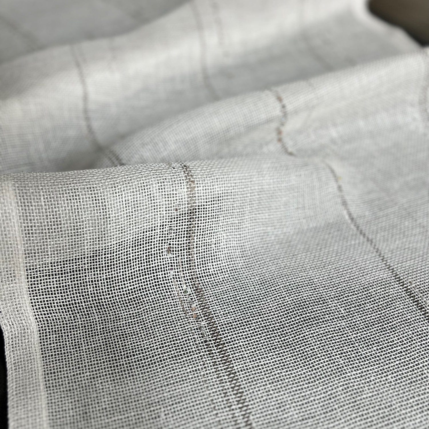 Linen table runner with pearls 55x150 cm