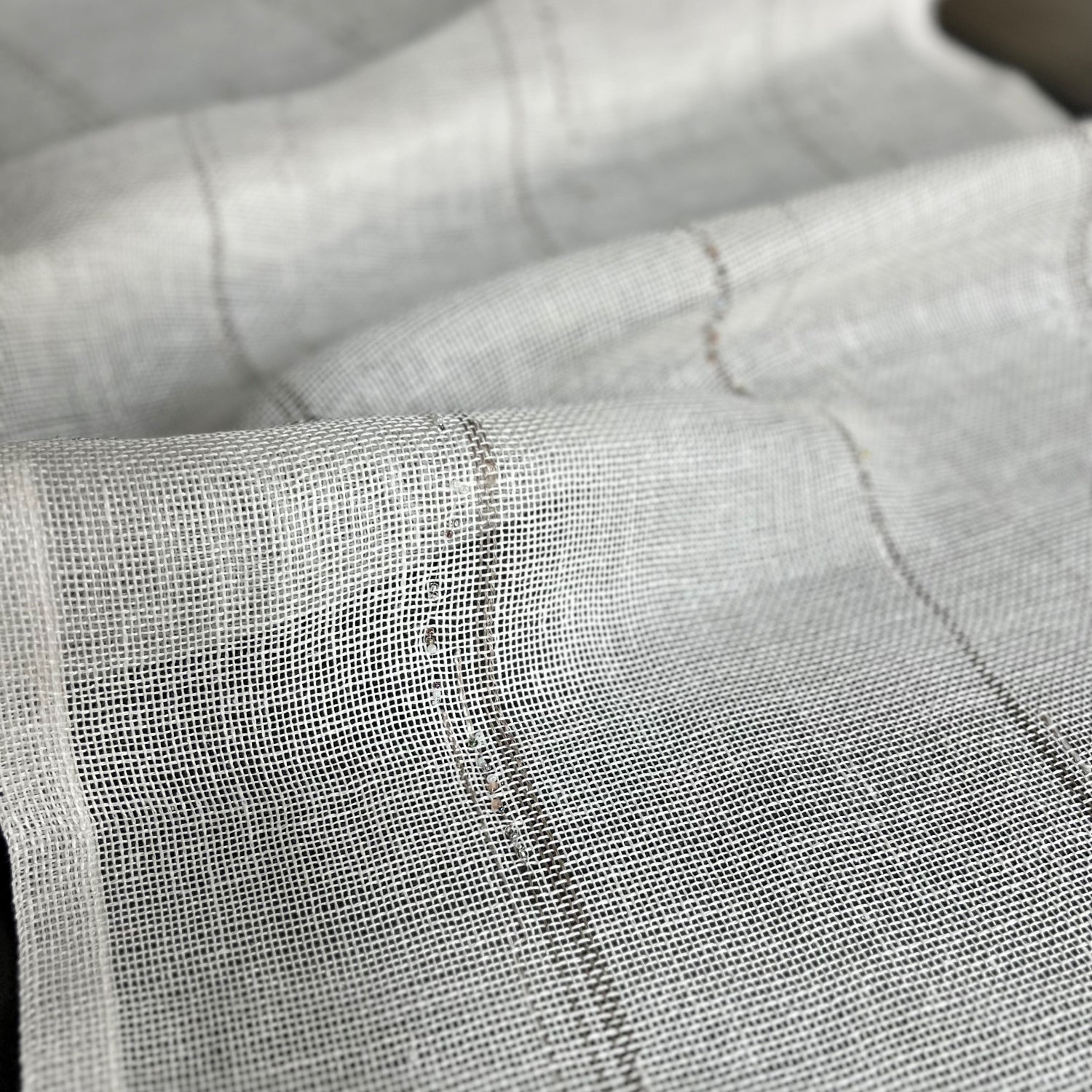 Linen table runner with pearls 55x150 cm
