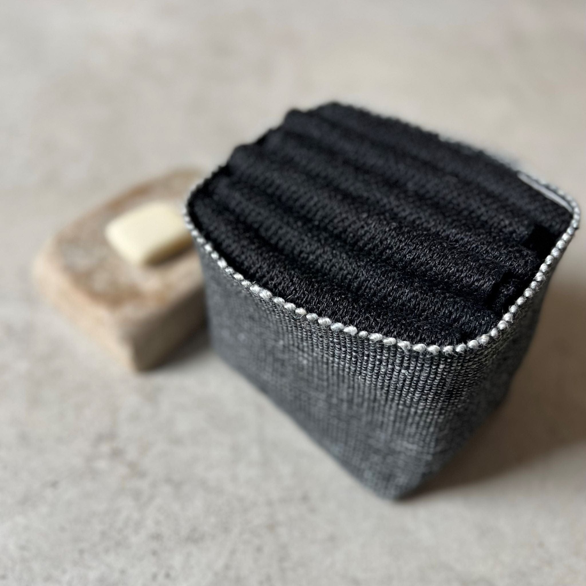 Linen guest towel set in black (6 pcs)